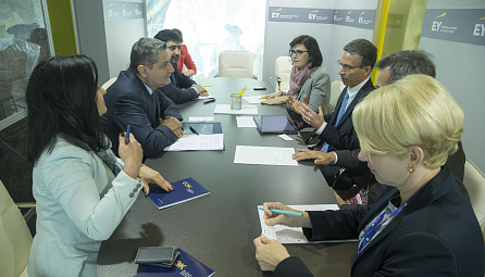 The meeting of Tigran Sargsyan and D. James Umpleby, the President of Caterpillar Inc., was held at SPIEF-2016
