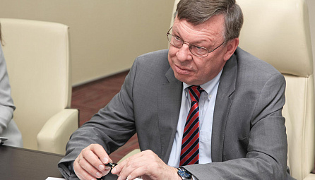 ЕЭК алқасының отырысы Виктор Христенконың РФ-ГФР-РФ-дағы ГФР елшісі Ульрих Бранденбургпен кездесу