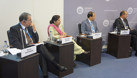 Chairman of the EEC Board Victor Khristenko moderated SPIEF session 