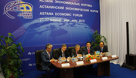 Minister of the EEC Tair Mansurov presented a book dealing with the implementation of the Eurasian project of Nursultan Nazarbayev