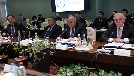 Арзыбек Кожошев: «Важнейшей задачей является рациональное использование инфраструктурных возможностей и создание новых механизмов стимулирования перспективных грузопотоков»