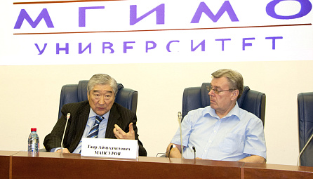 ЕЭК Министри Таир Мансуров ММЭМИде лекция менен чыгып сүйлөдү