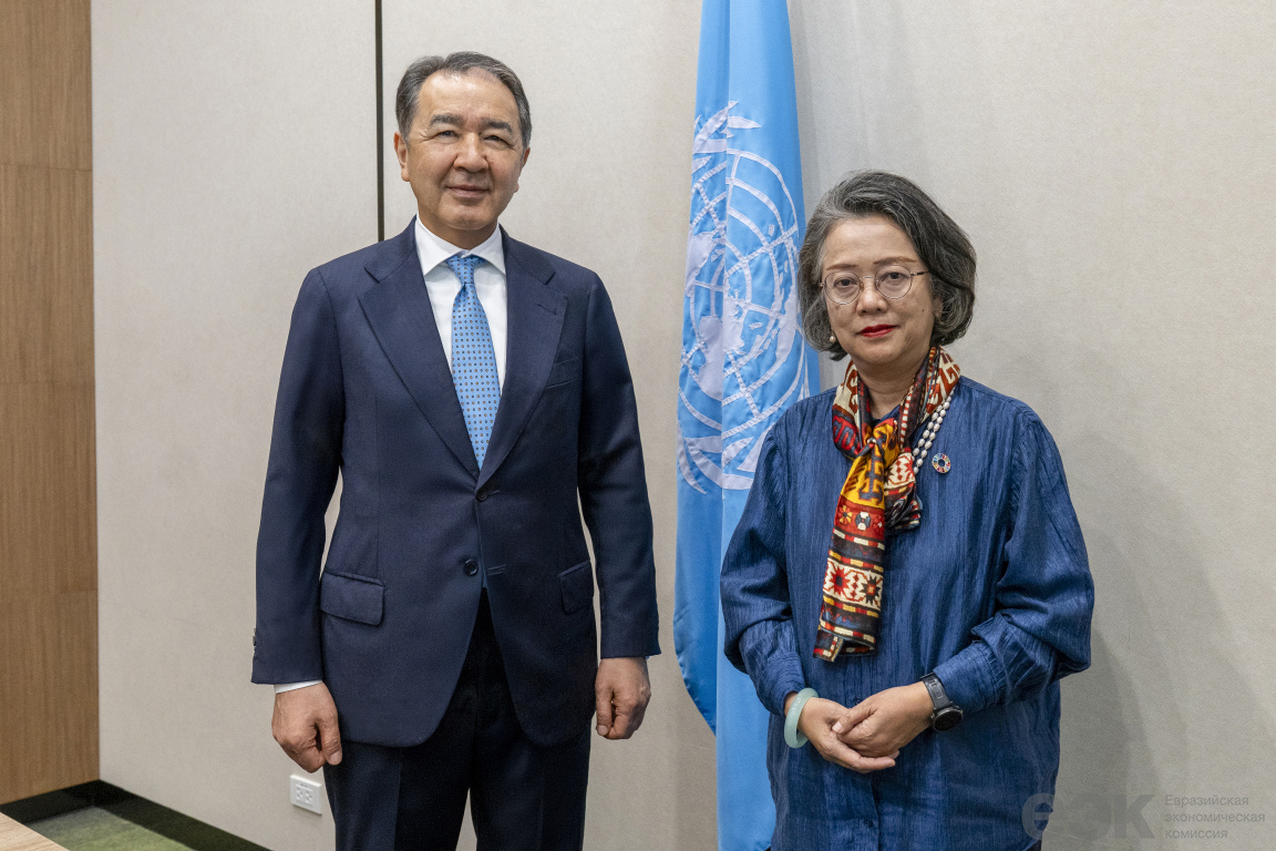 Рабочая встреча Председателя Коллегии ЕЭК Бакытжана Сагинтаева с заместителем Генерального секретаря ООН – Исполнительным секретарем ЭСКАТО Армидой Салсия Алишахбаной(0)
