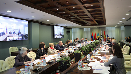 ЕЭК совместно со странами ЕАЭС рассматривает новые подходы к решению актуальных вопросов в сфере трудовой миграции