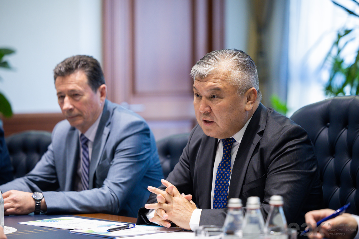 Арзыбек Кожошев провел рабочую встречу с главой КСТП Михаилом Гончаровым(3)