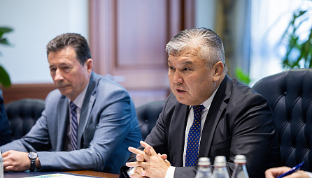 Арзыбек Кожошев провел рабочую встречу с главой КСТП Михаилом Гончаровым