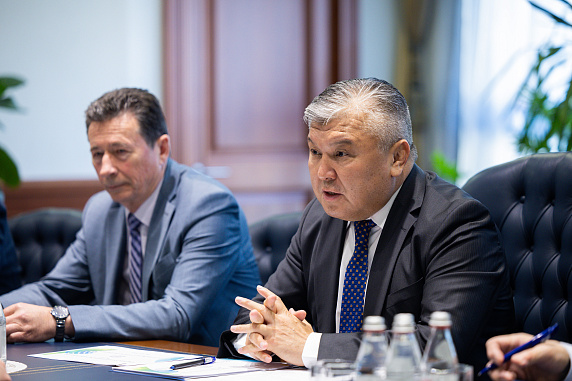 Арзыбек Кожошев провел рабочую встречу с главой КСТП Михаилом Гончаровым