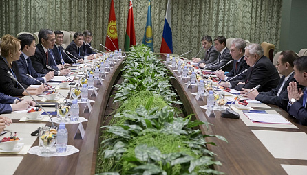 ЕЭК Алқасының төрағасы Виктор Христенко мен Қырғызстанның Премьер-министрі Джоомарт Оторбаевтің кездесуі 