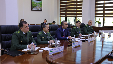 Министр ЕЭК Руслан Давыдов провел рабочую встречу с председателем государственного таможенного комитета при Министерстве экономики и финансов Республики Узбекистан Акмалхужой Мавлоновым