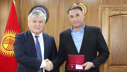 Арзыбек Қожошев Қырғыз Республикасының Көлік және коммуникация министрімен кездесу өткізді