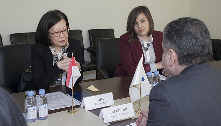 Meeting of the Chairman of the EEC with the Ambassador of Singapore to the RF Lim Kheng Hua 