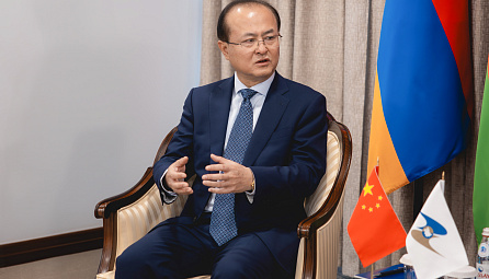 Бакытжан Сагинтаев провел переговоры с заместителем министра коммерции Китая Ян Дуном
