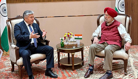 Арзыбек Кожошев провел рабочую встречу с министром нефти и природного газа Индии Хардипом Сингхом Пури