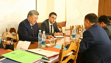 Minister in charge of Energy and Infrastructure of the EEC, Adamkul Zhunusov, met the Head of the Ministry of Transport and Communication of Kyrgyzstan